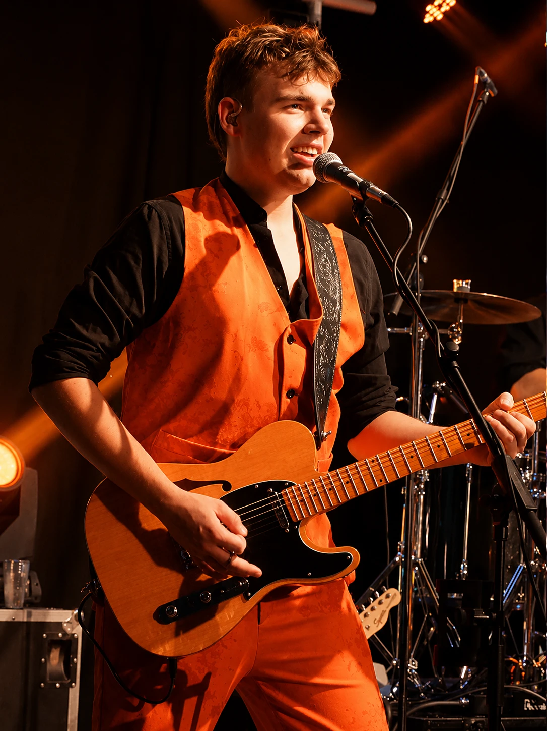 Dean live op het podium